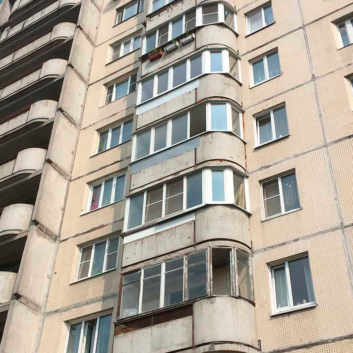 Балкон с закруглением в 137 серии