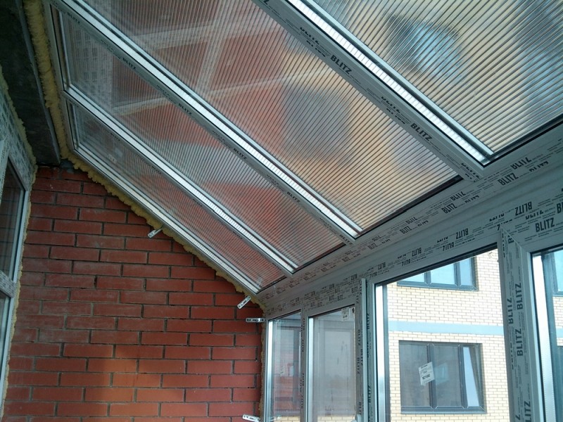 Прозрачная крыша над балконом
