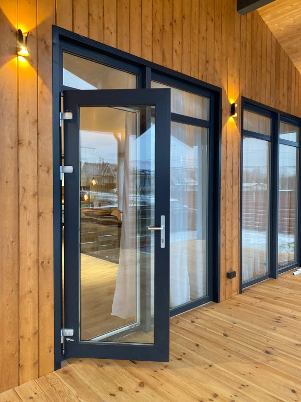 Входные пластиковые двери